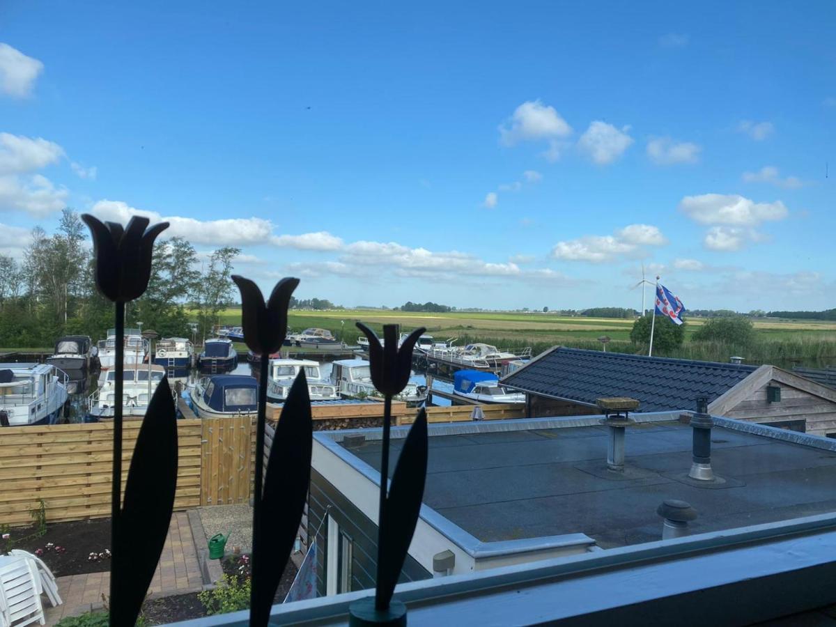 Huis Bij Het Water Met Sloepje Jutrijp Extérieur photo