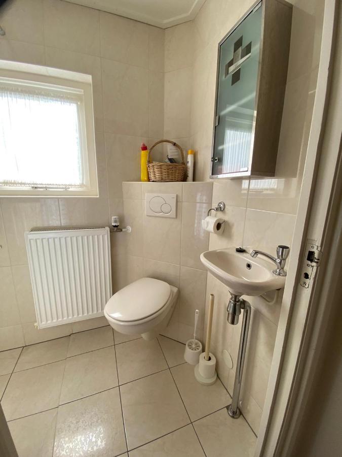 Huis Bij Het Water Met Sloepje Jutrijp Extérieur photo