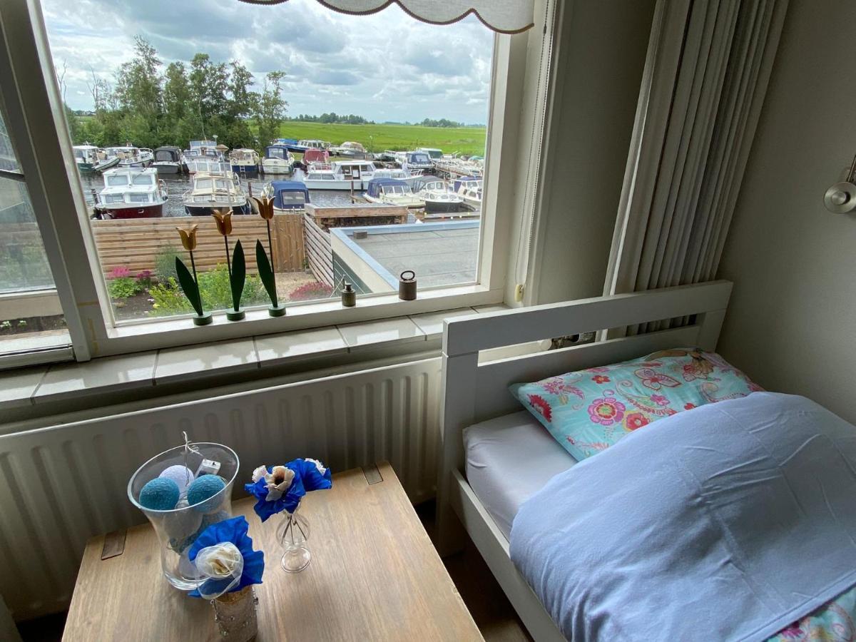 Huis Bij Het Water Met Sloepje Jutrijp Extérieur photo