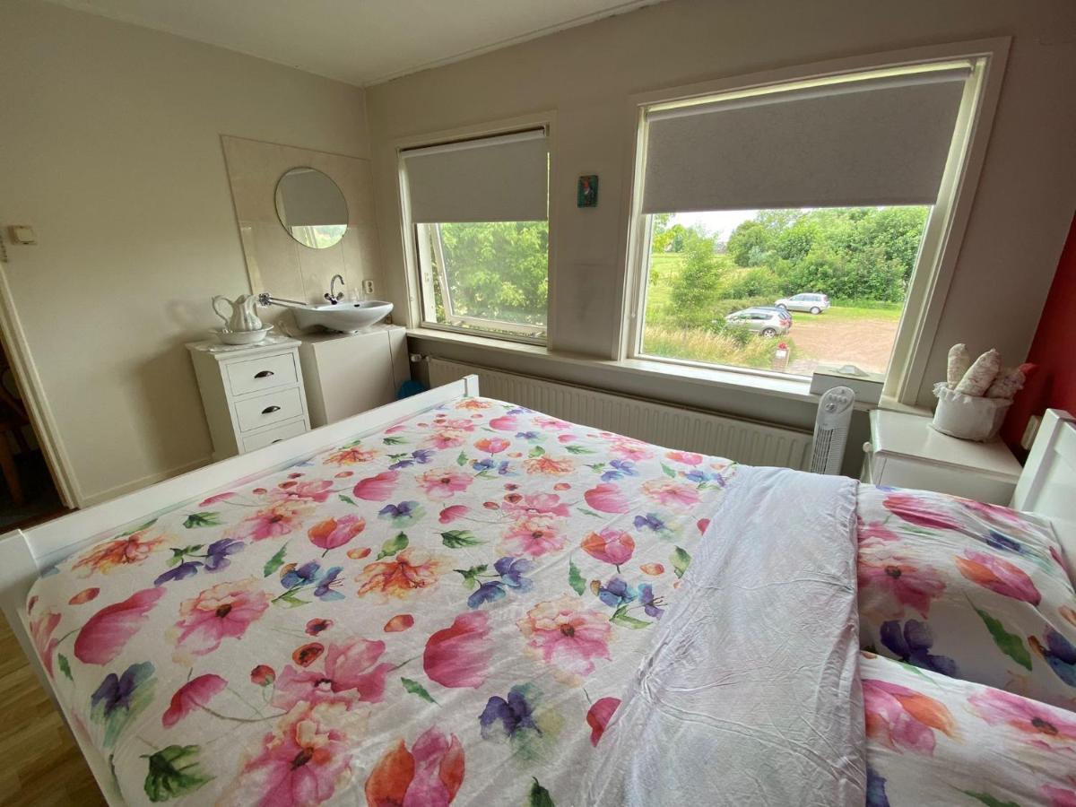 Huis Bij Het Water Met Sloepje Jutrijp Extérieur photo