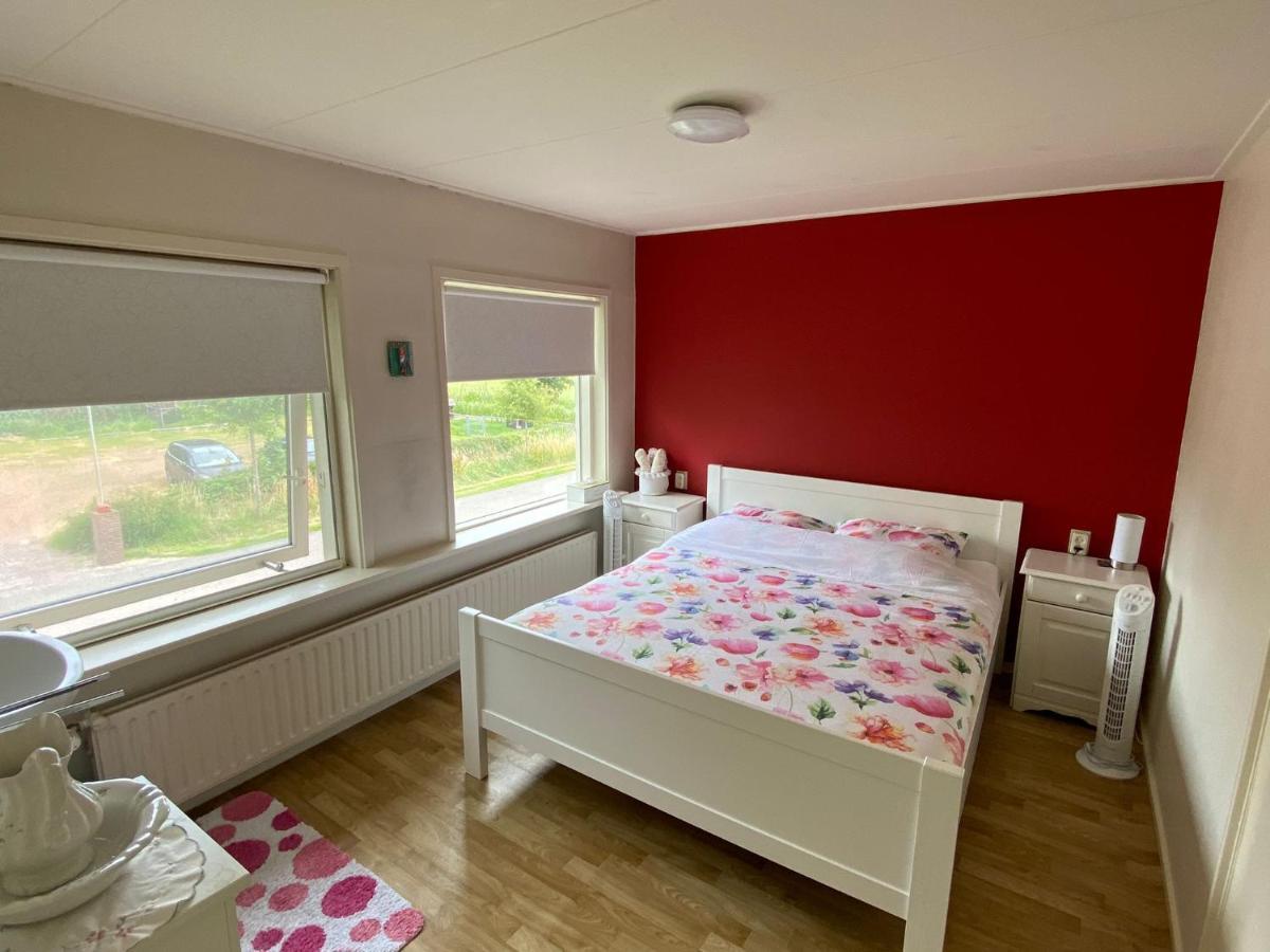 Huis Bij Het Water Met Sloepje Jutrijp Extérieur photo