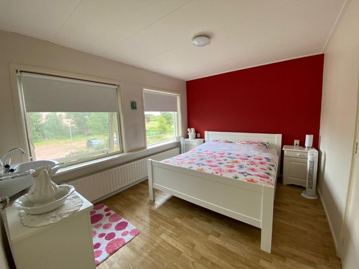 Huis Bij Het Water Met Sloepje Jutrijp Extérieur photo