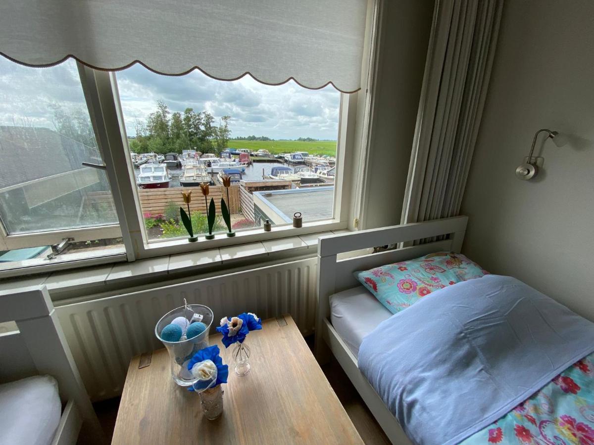 Huis Bij Het Water Met Sloepje Jutrijp Extérieur photo