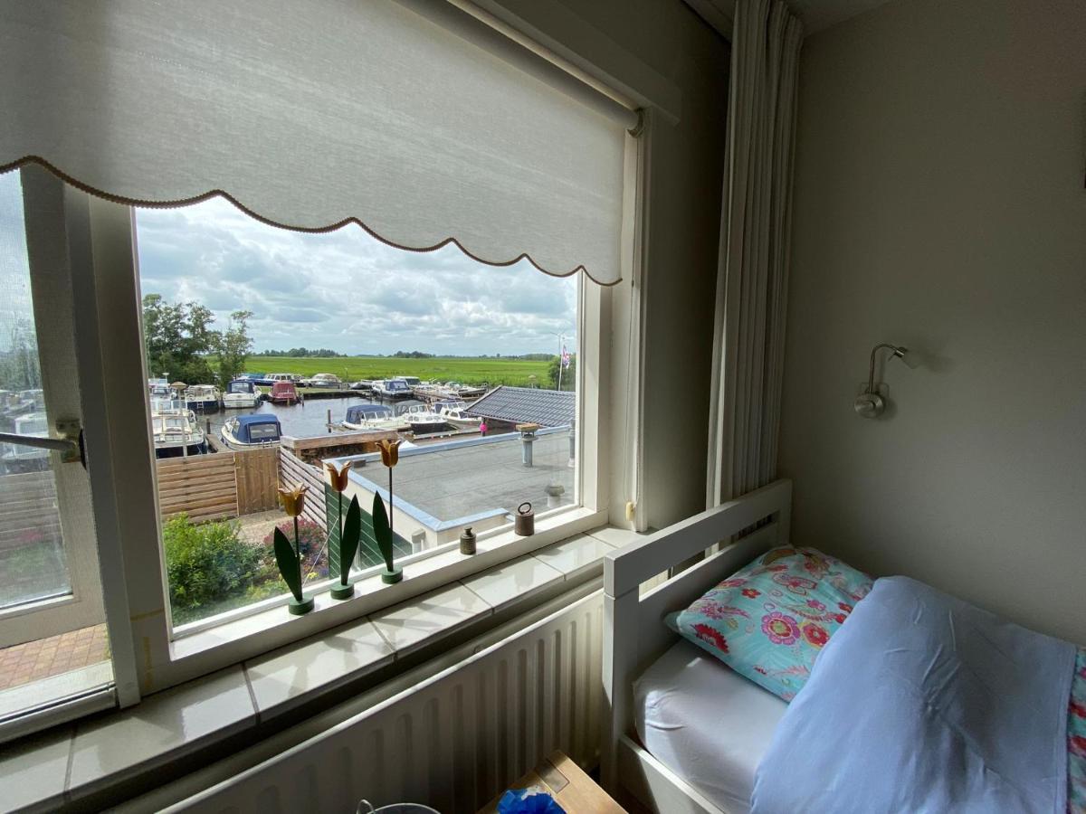 Huis Bij Het Water Met Sloepje Jutrijp Extérieur photo